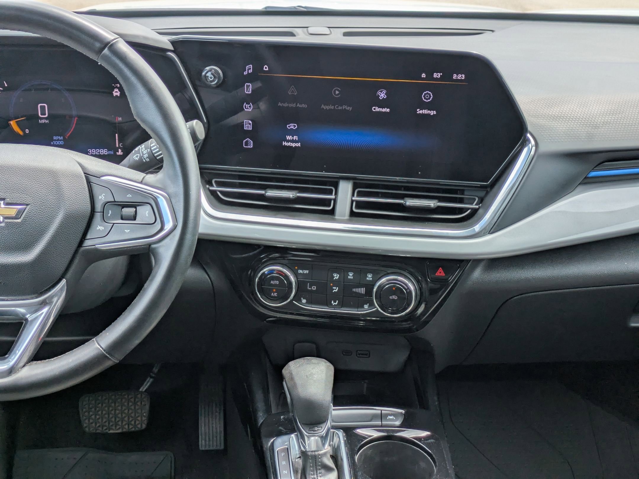 Used 2024 Chevrolet Trax LT w/ Sunroof Package FWD image 16
