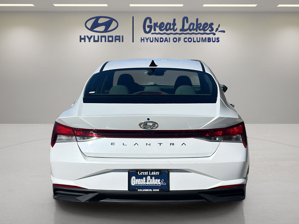 Used 2022 Hyundai Elantra SE w/ Preferred Accessory Package FWD image 4