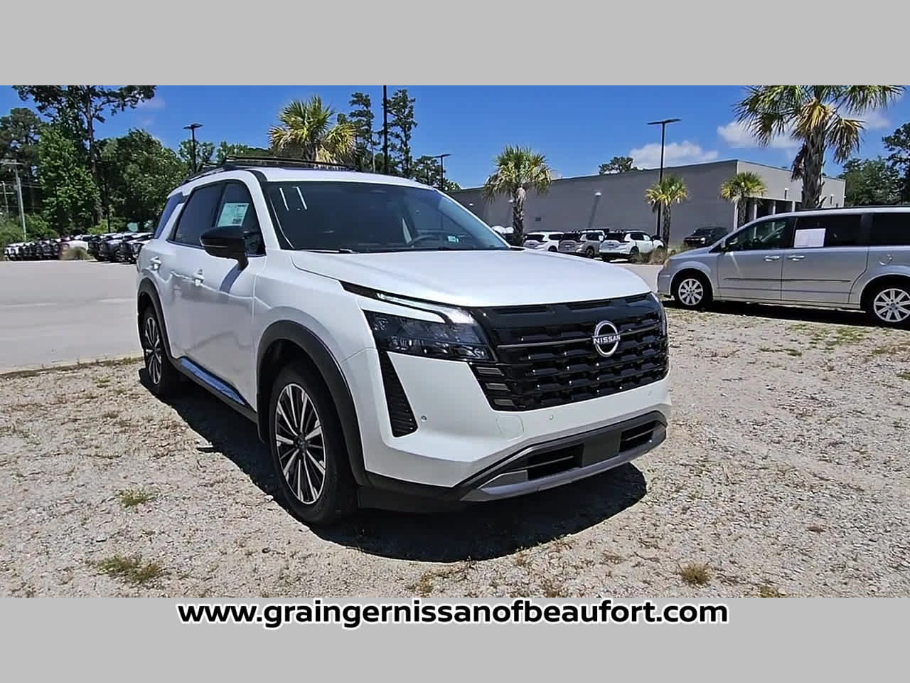 New 2026 Nissan Pathfinder Platinum FWD image 17