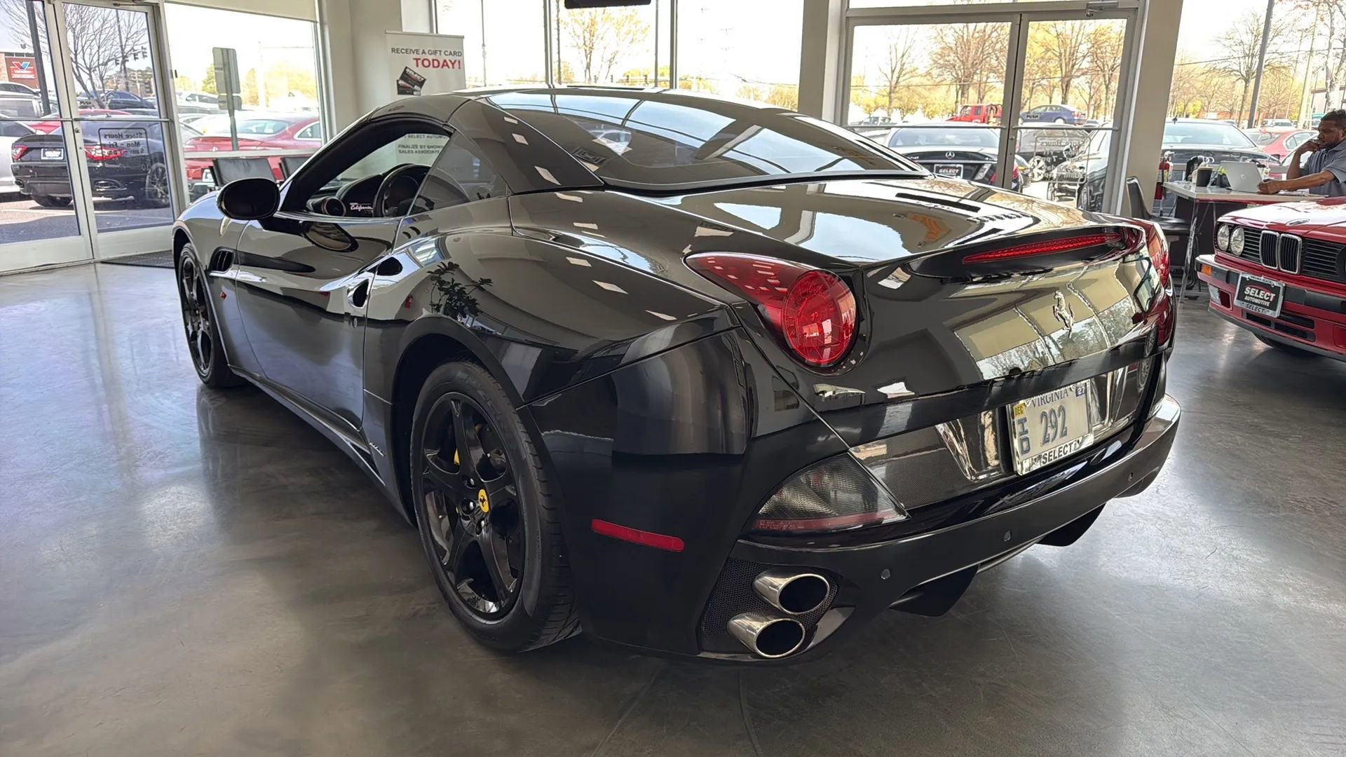 Used 2010 Ferrari California RWD image 3