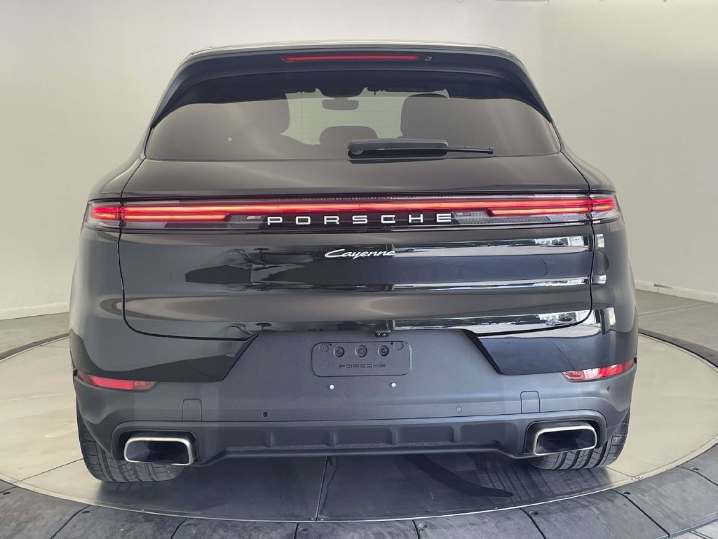 Certified 2025 Porsche Cayenne AWD/4WD image 6