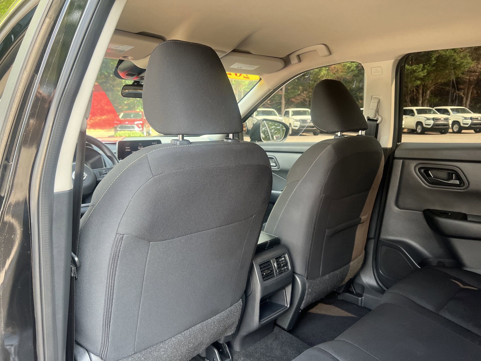 Used 2024 Nissan Rogue S FWD image 17