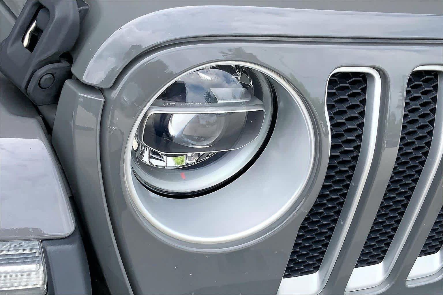 Used 2019 Jeep Wrangler Unlimited Sahara AWD/4WD image 28