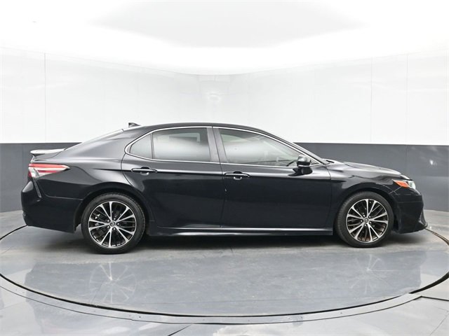 Used 2018 Toyota Camry L image 3