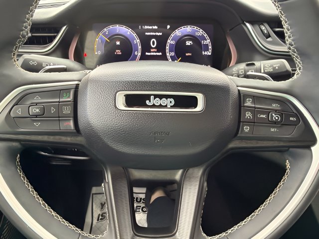 Used 2023 Jeep Grand Cherokee Altitude AWD/4WD image 9
