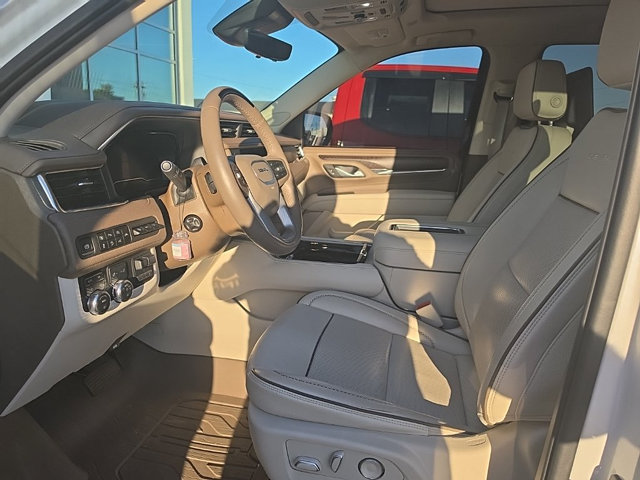 Used 2024 GMC Yukon Denali w/ Advanced Technology Package AWD/4WD image 16