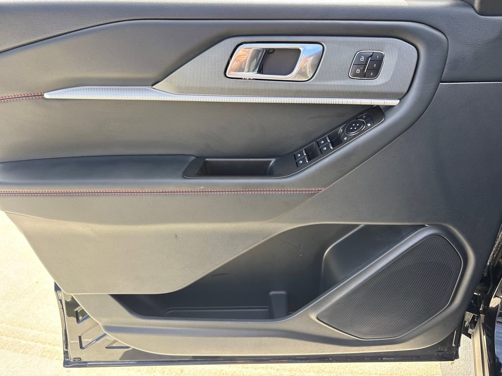 Used 2025 Ford Explorer ST image 27