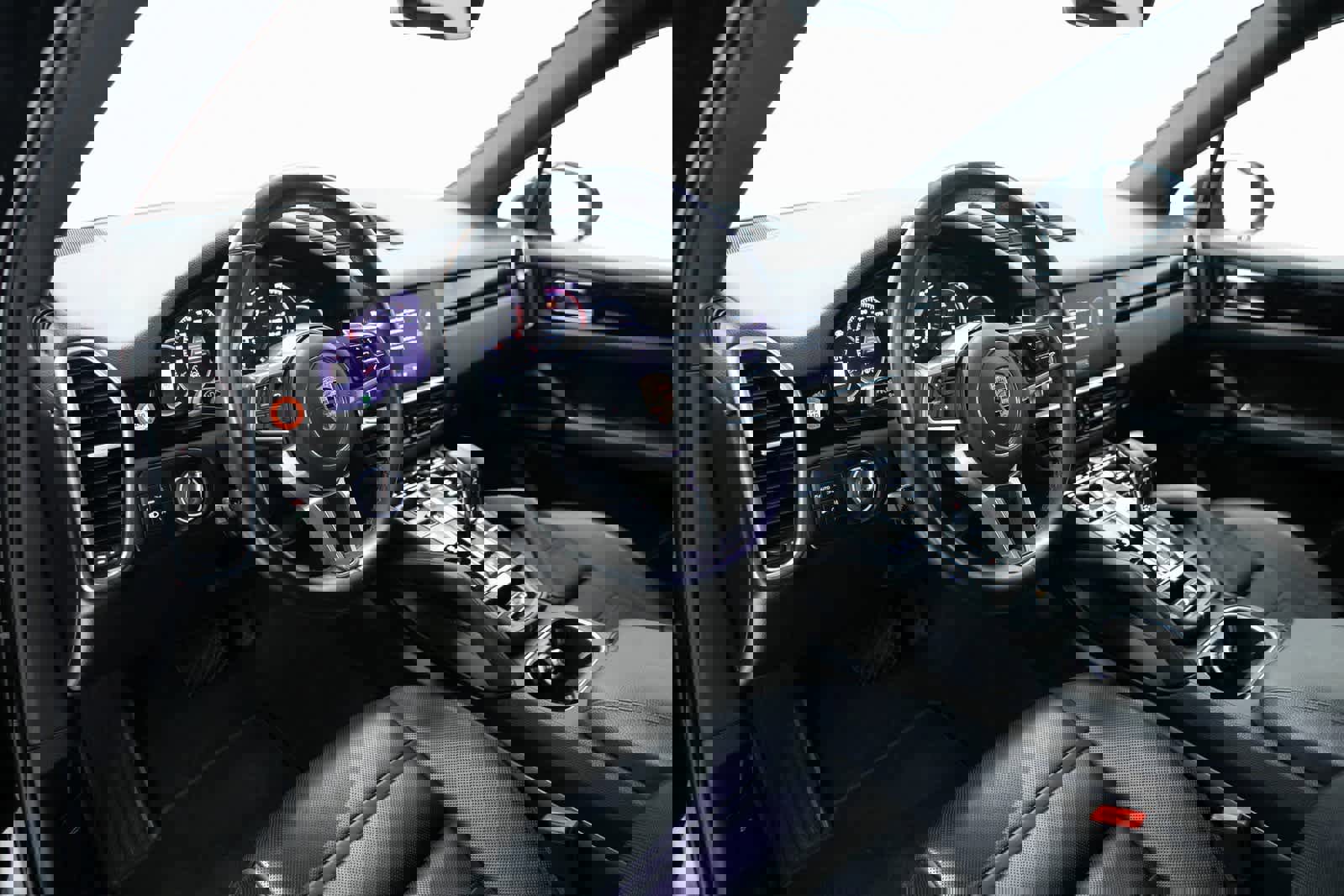 Certified 2023 Porsche Cayenne Platinum Edition image 4