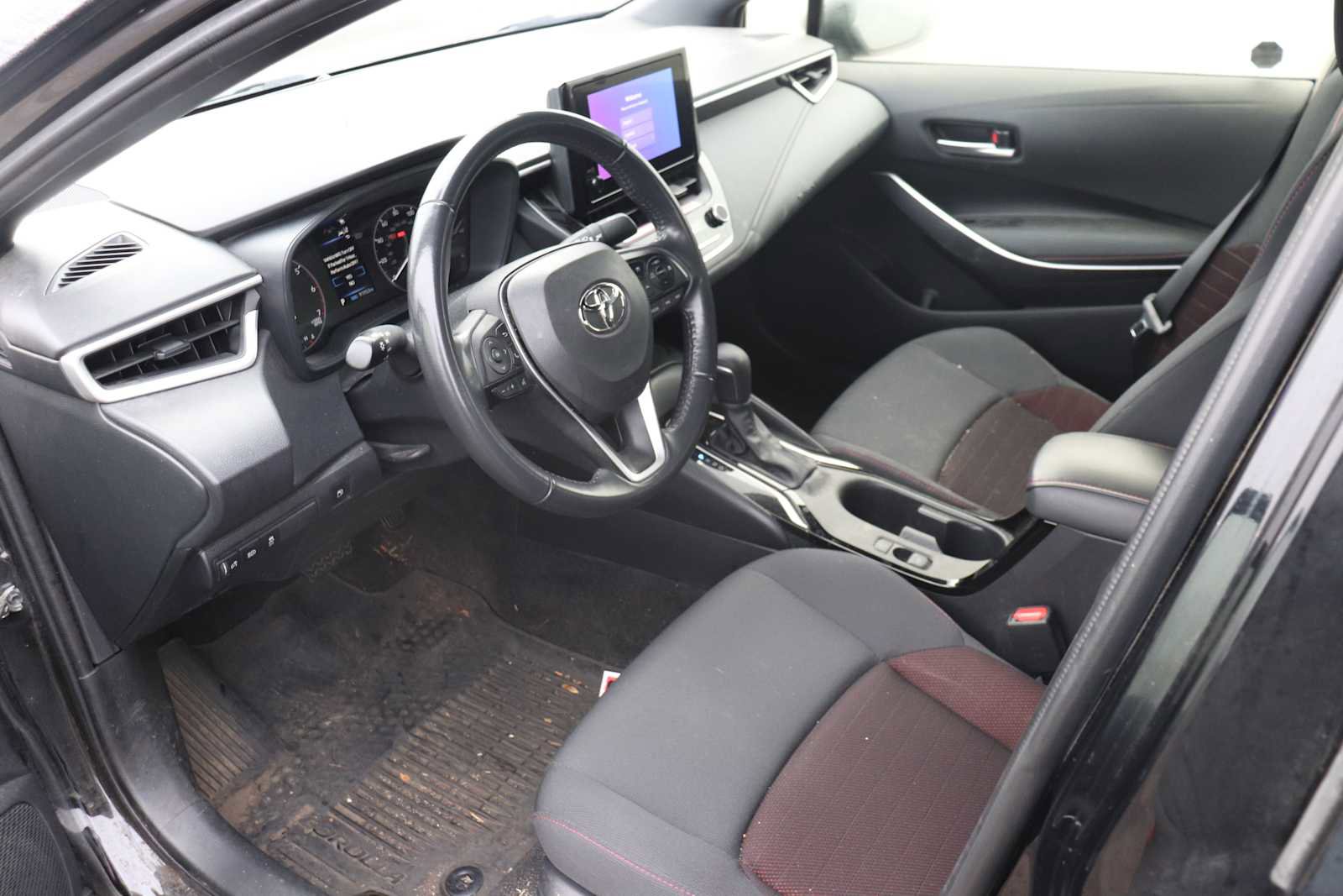 Used 2024 Toyota Corolla SE w/ SE Package image 10