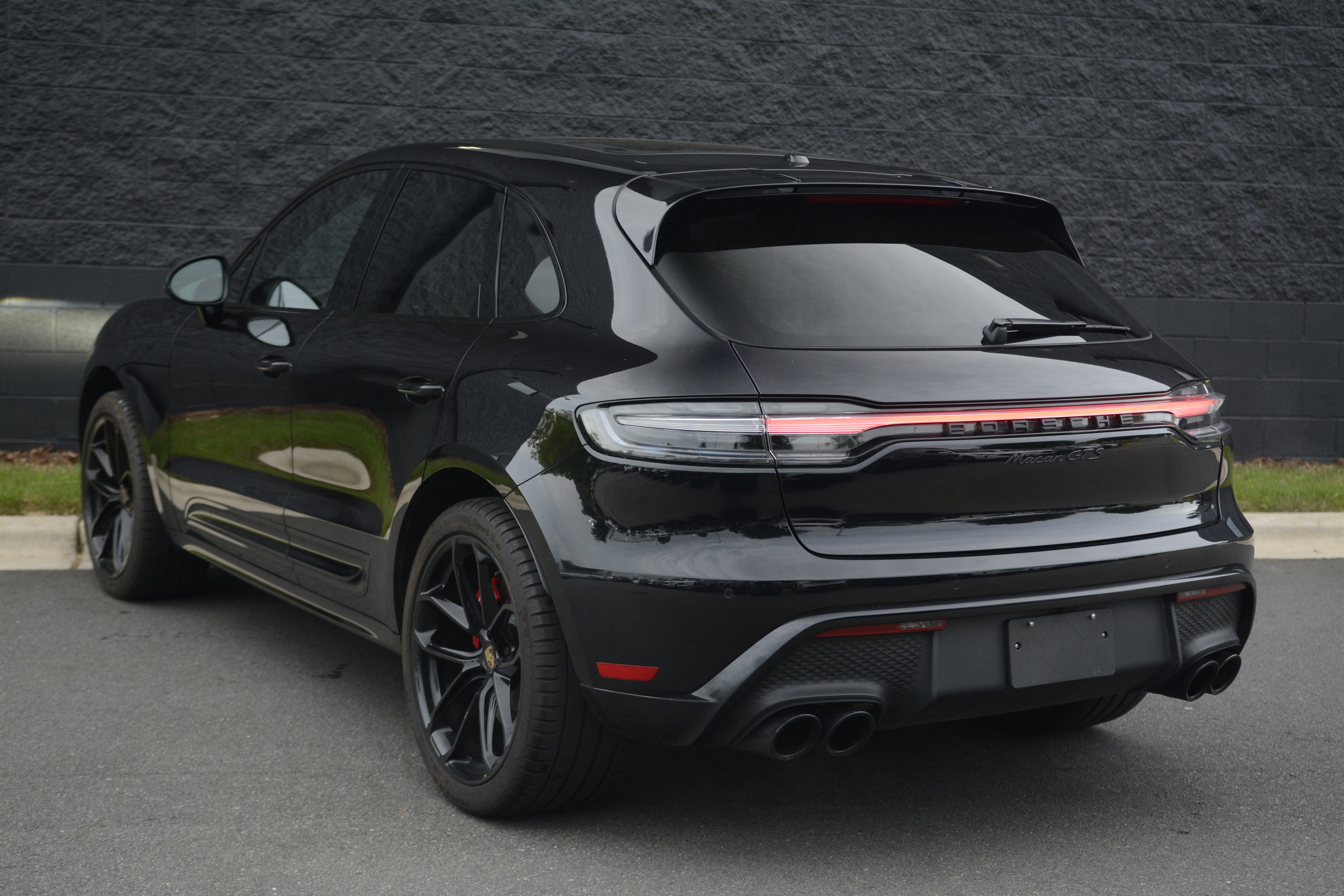 Certified 2023 Porsche Macan GTS AWD/4WD image 3