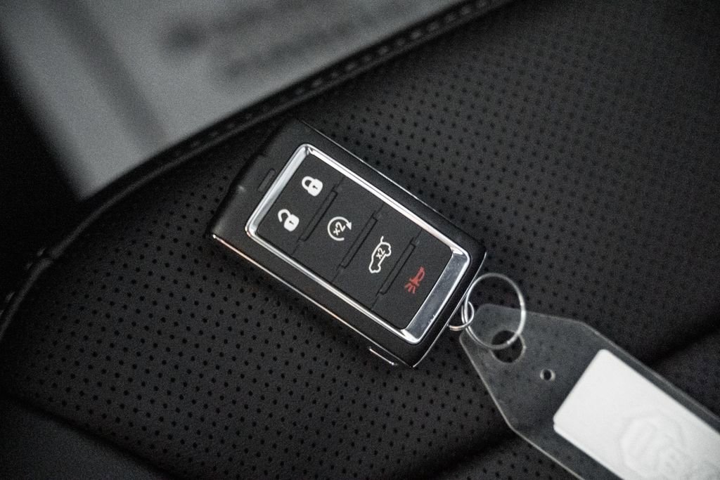 New 2025 Jeep Grand Cherokee L Limited w/ Luxury Tech Group II image 45