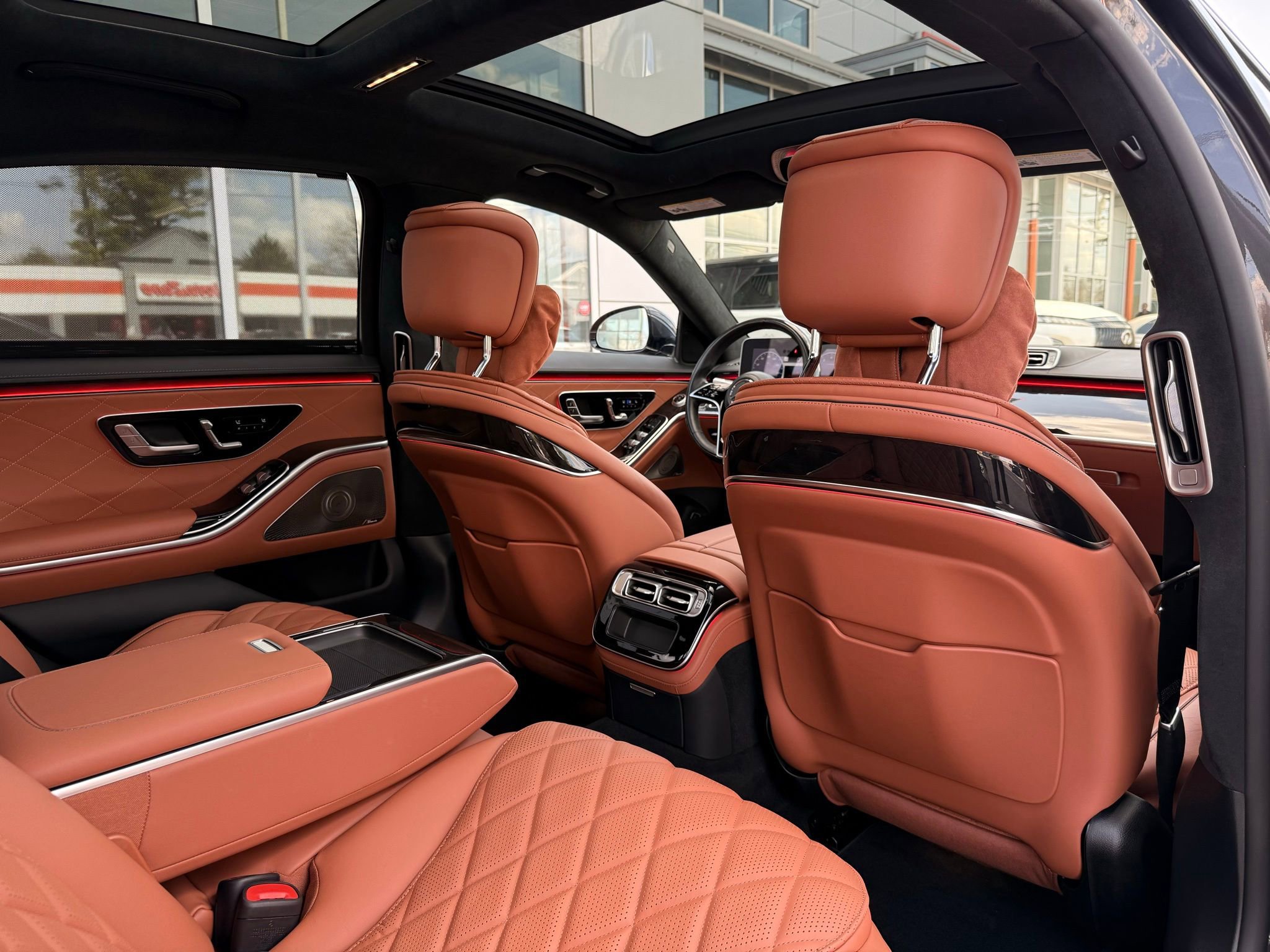 Used 2022 Mercedes-Benz S 580 4MATIC Sedan w/ AMG Line Package image 32