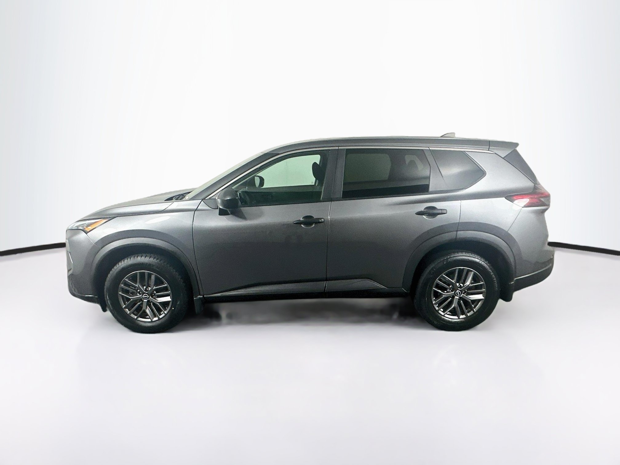 Used 2024 Nissan Rogue S FWD image 4
