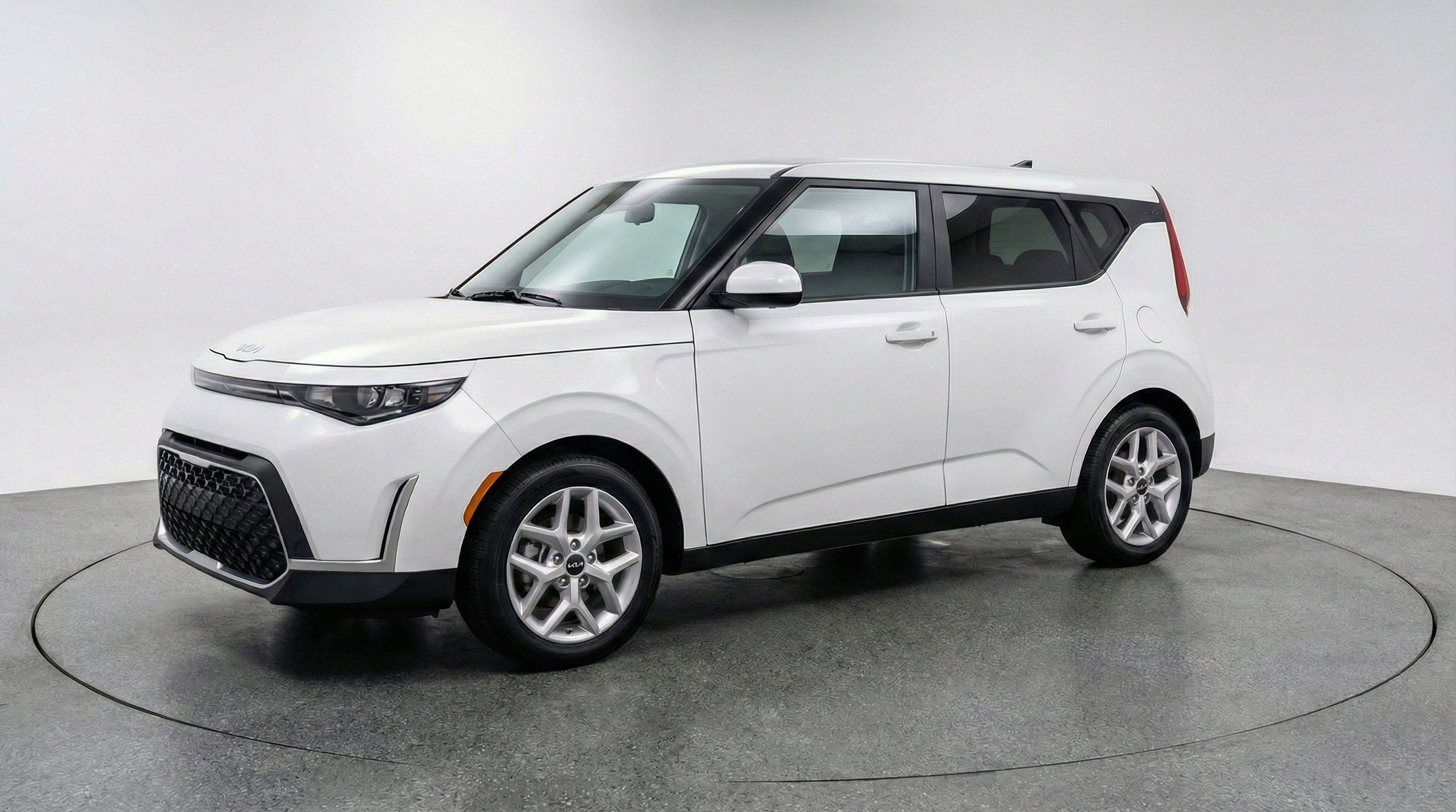 Used 2025 Kia Soul LX w/ LX Technology Package image 3