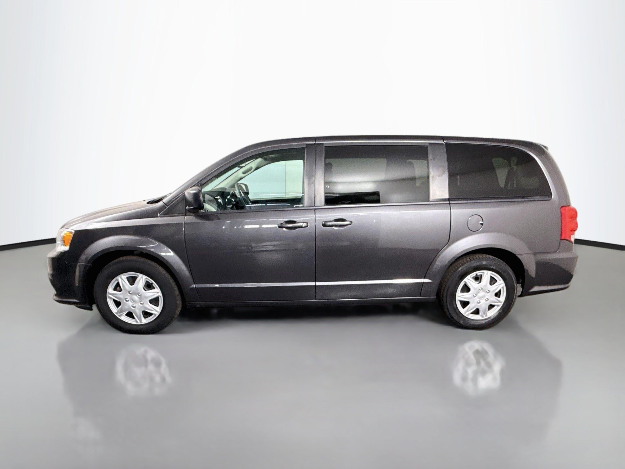Used 2018 Dodge Grand Caravan SE w/ UConnect Hands-Free Group FWD image 6