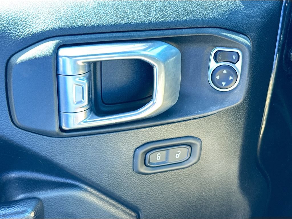 Used 2023 Jeep Wrangler Unlimited w/ Cold Weather Group AWD/4WD image 19