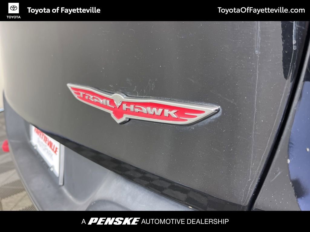 Used 2017 Jeep Cherokee Trailhawk image 3