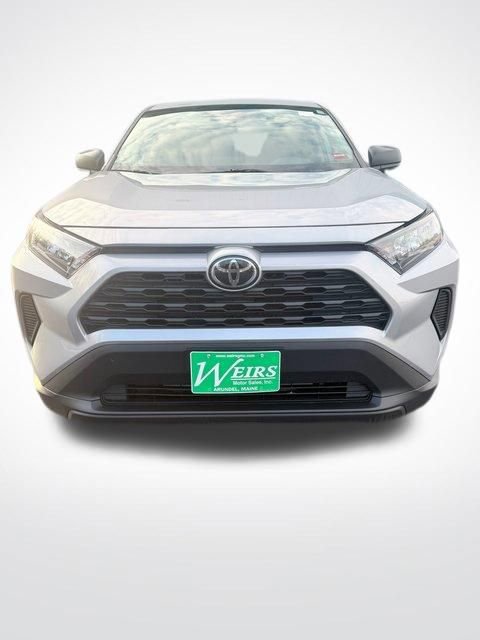 Used 2022 Toyota RAV4 LE image 12