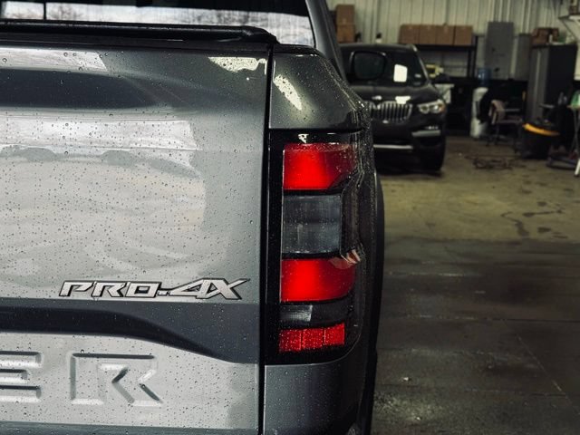 Used 2023 Nissan Frontier PRO-4X w/ Technology Package AWD/4WD image 8