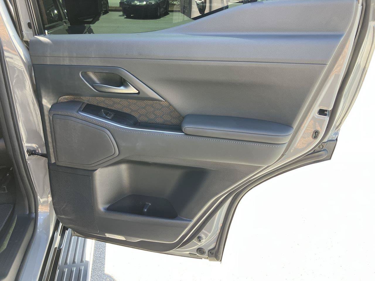 Used 2024 Lexus GX 550 w/ Accessory Package (31) AWD/4WD image 37
