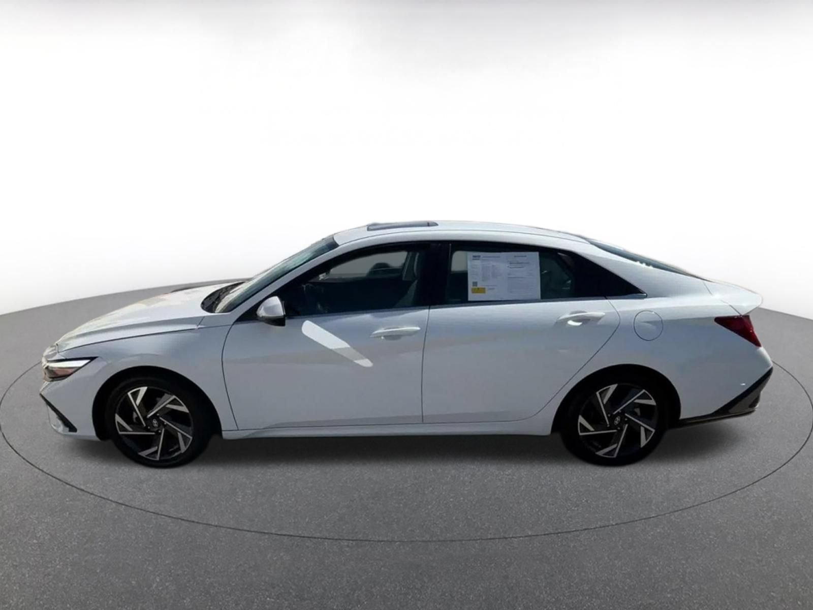 Used 2025 Hyundai Elantra Limited FWD image 8