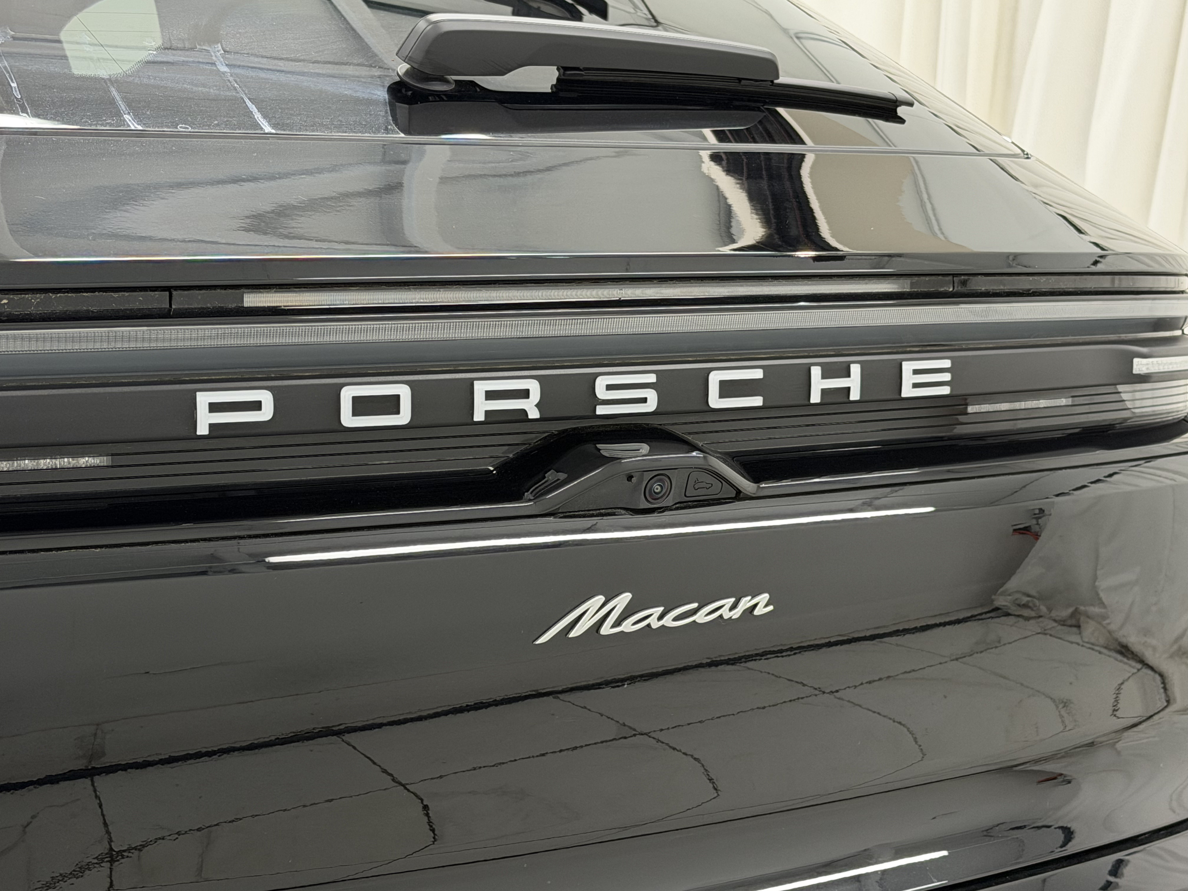Certified 2025 Porsche Macan Electric RWD image 58