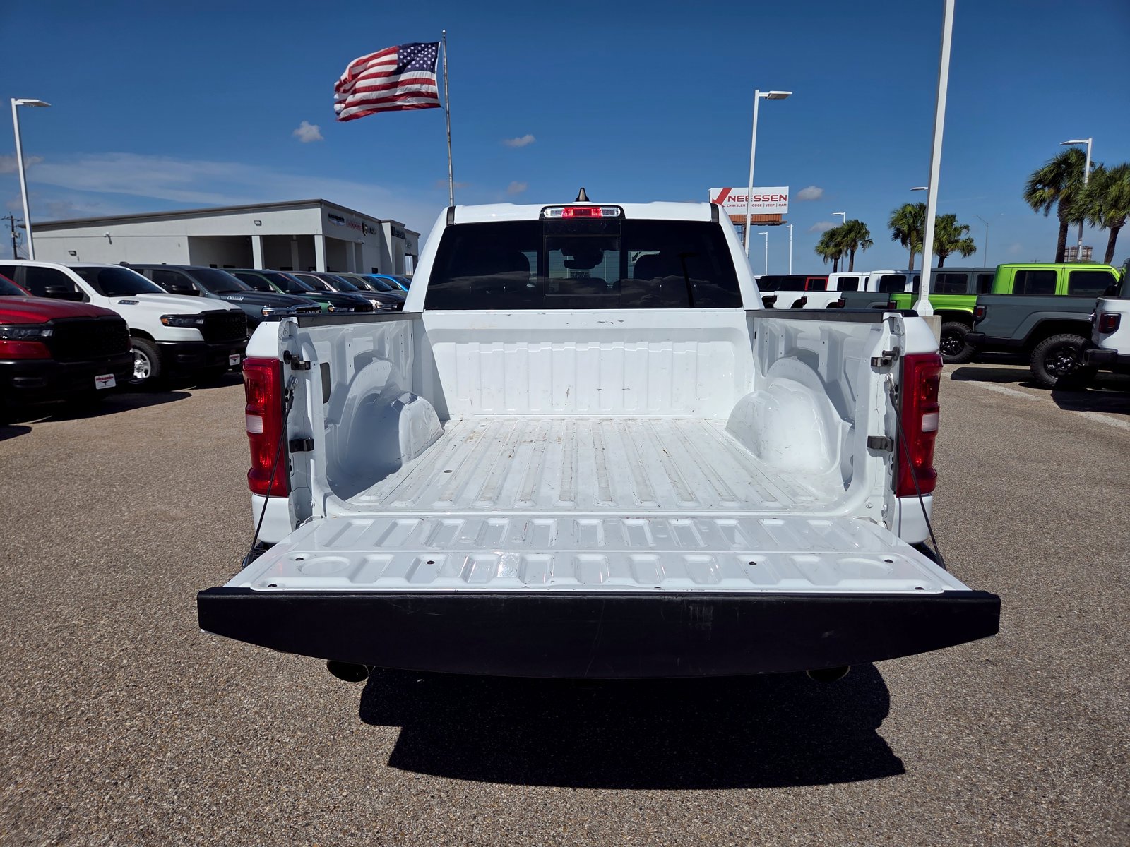 Used 2025 RAM 1500 Big Horn AWD/4WD image 7