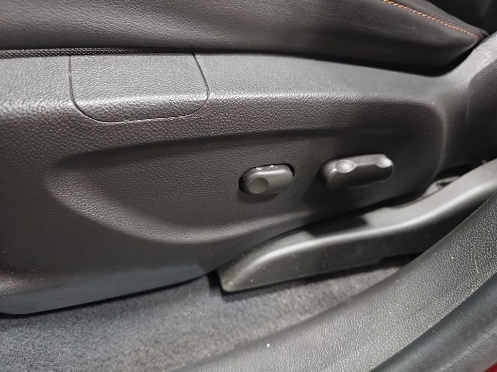 Certified 2022 Chevrolet Trax LT w/ LT Convenience Package image 29