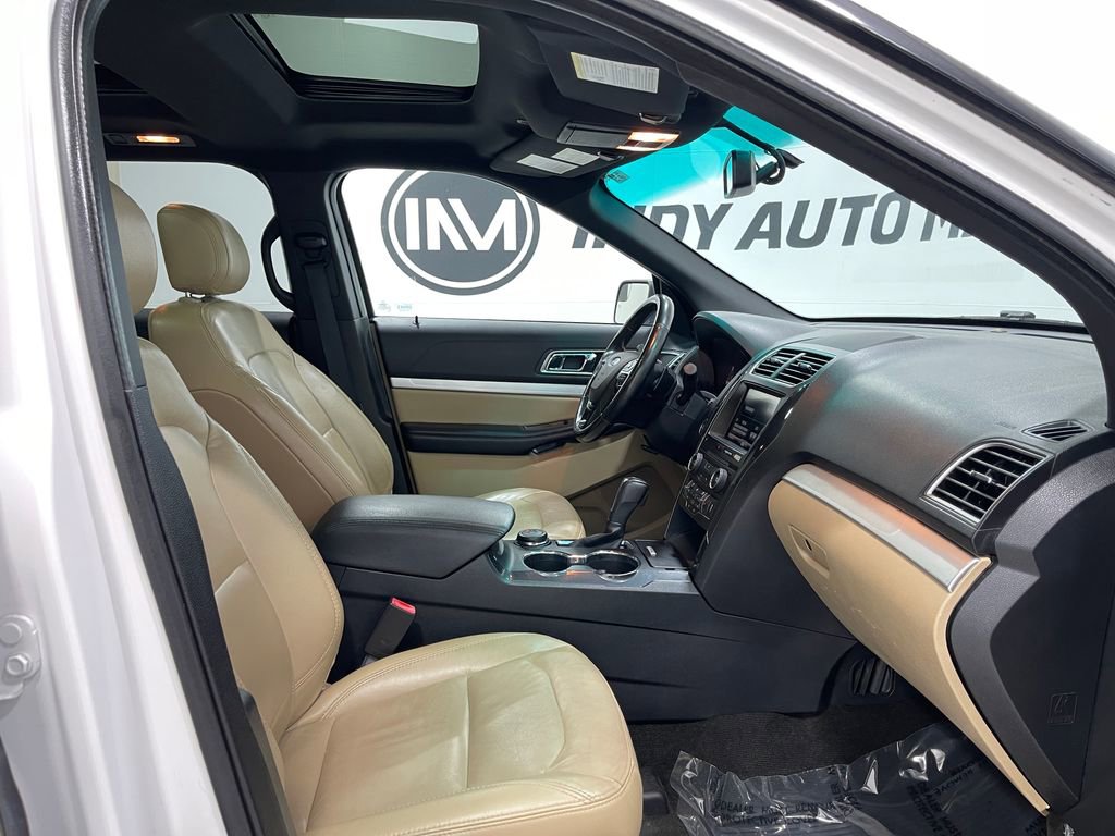 Used 2016 Ford Explorer XLT w/ Equipment Group 202A image 35