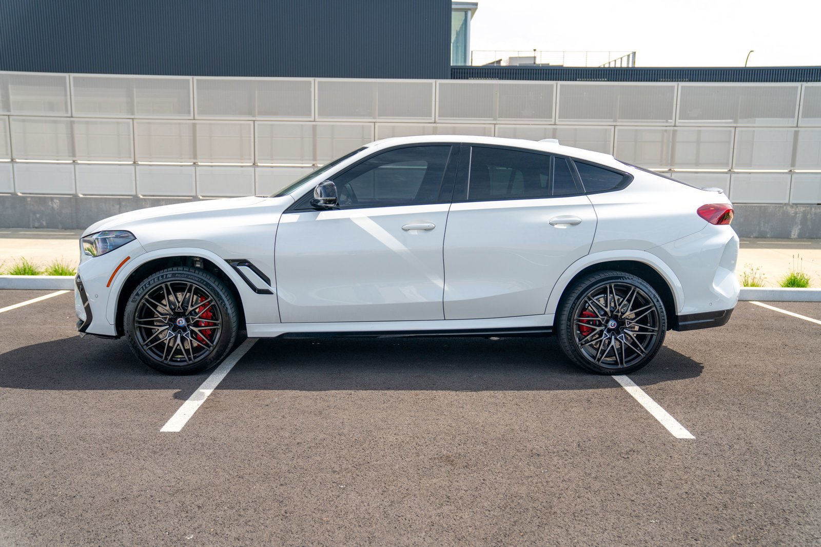 Used 2022 BMW X6 M w/ Competition Package AWD/4WD image 2