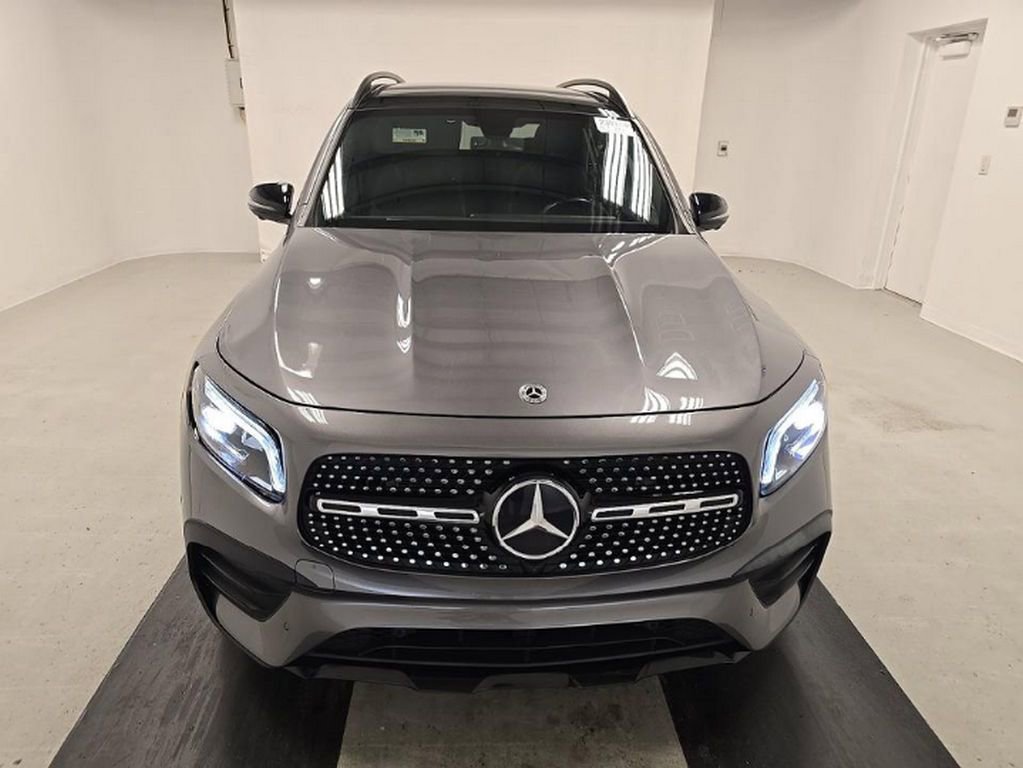 Used 2023 Mercedes-Benz GLB 250 w/ AMG Line image 2