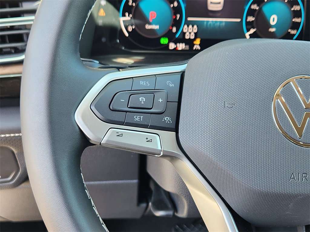 New 2025 Volkswagen Atlas Peak Edition SE image 8