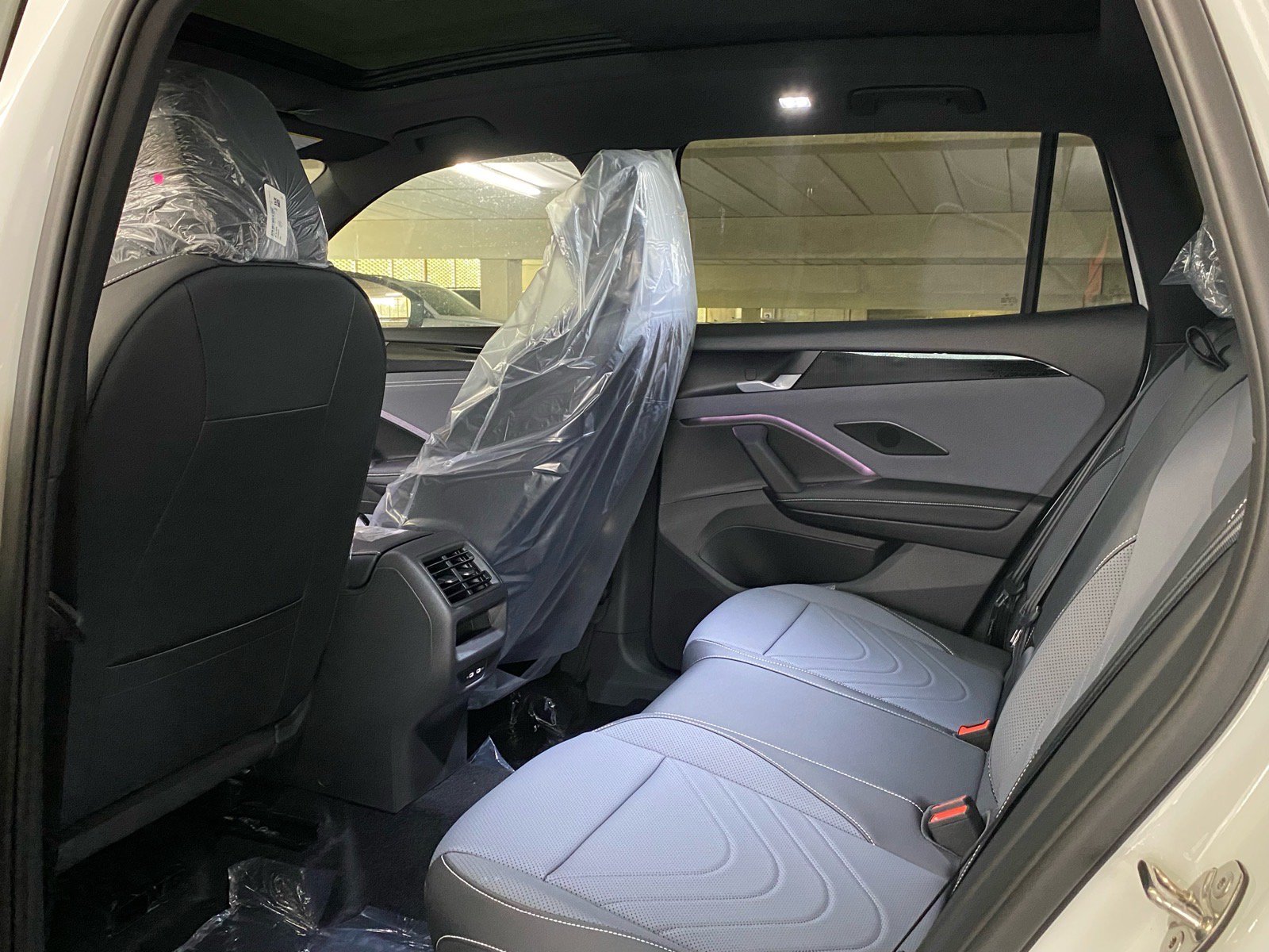 New 2026 Volkswagen Tiguan SE R-Line AWD/4WD image 11