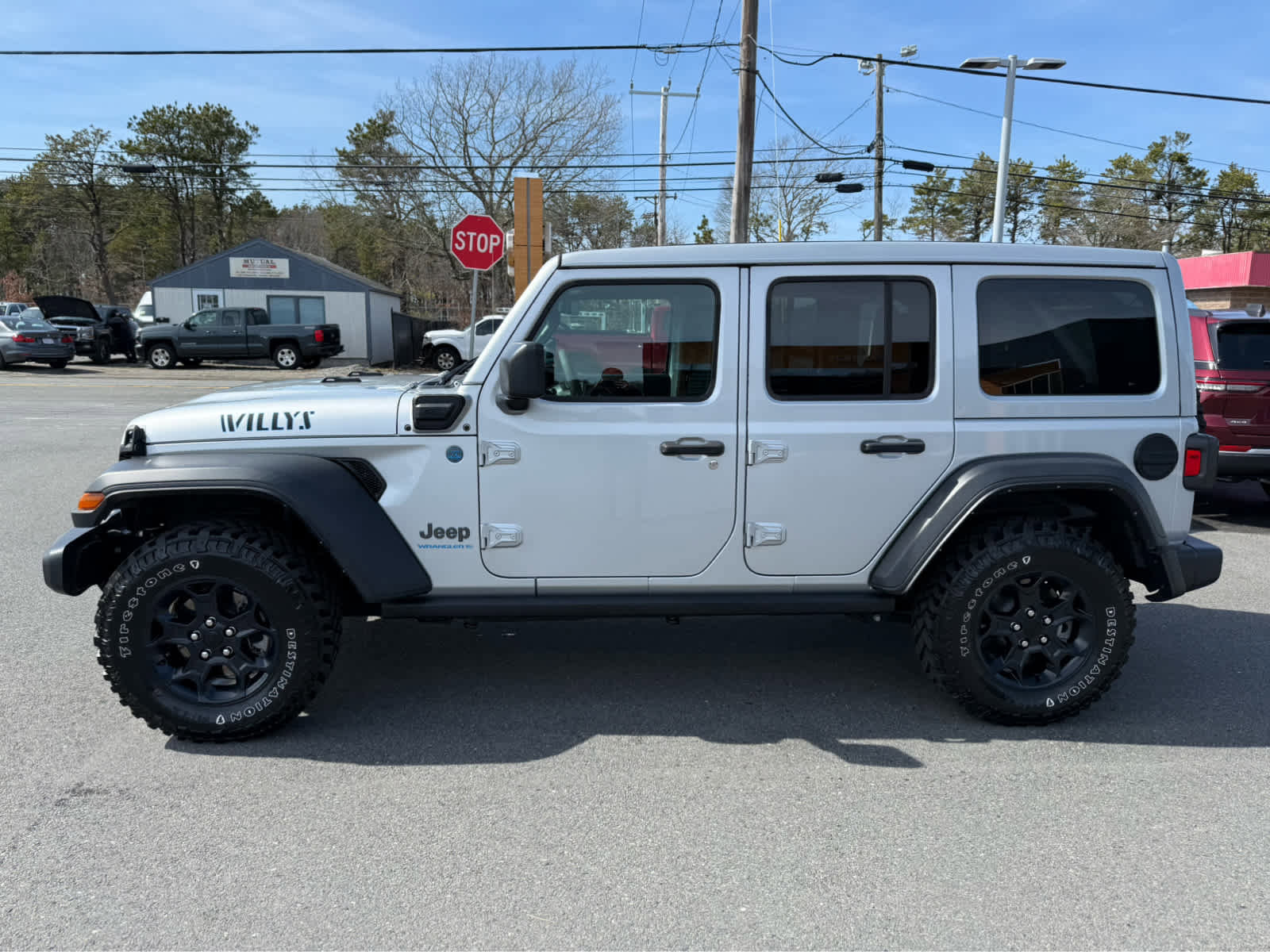 Used 2023 Jeep Wrangler Unlimited w/ Sun & Screen Package image 8