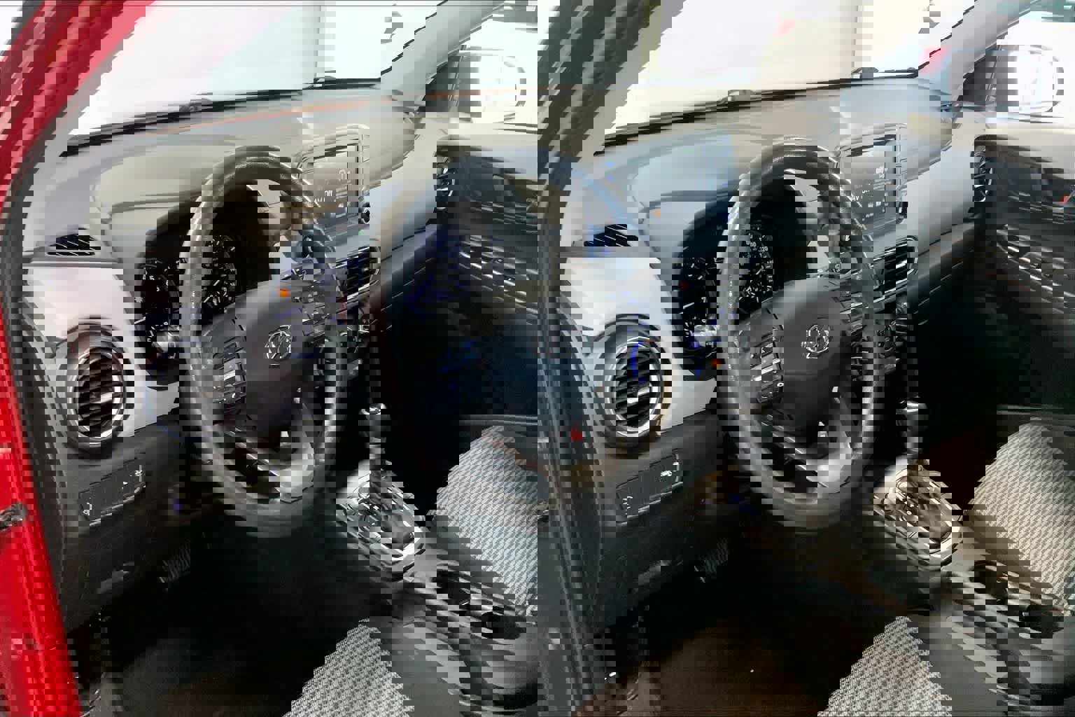 Used 2019 Hyundai Kona SE image 2