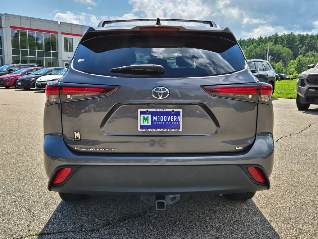 Used 2024 Toyota Highlander LE FWD image 4