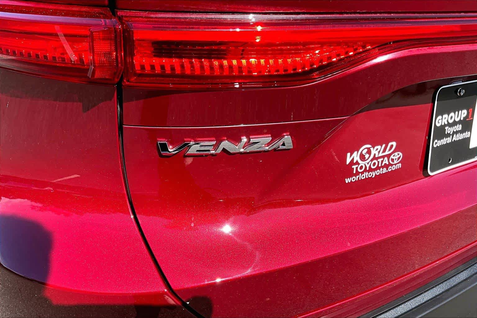 Used 2023 Toyota Venza LE AWD/4WD image 29