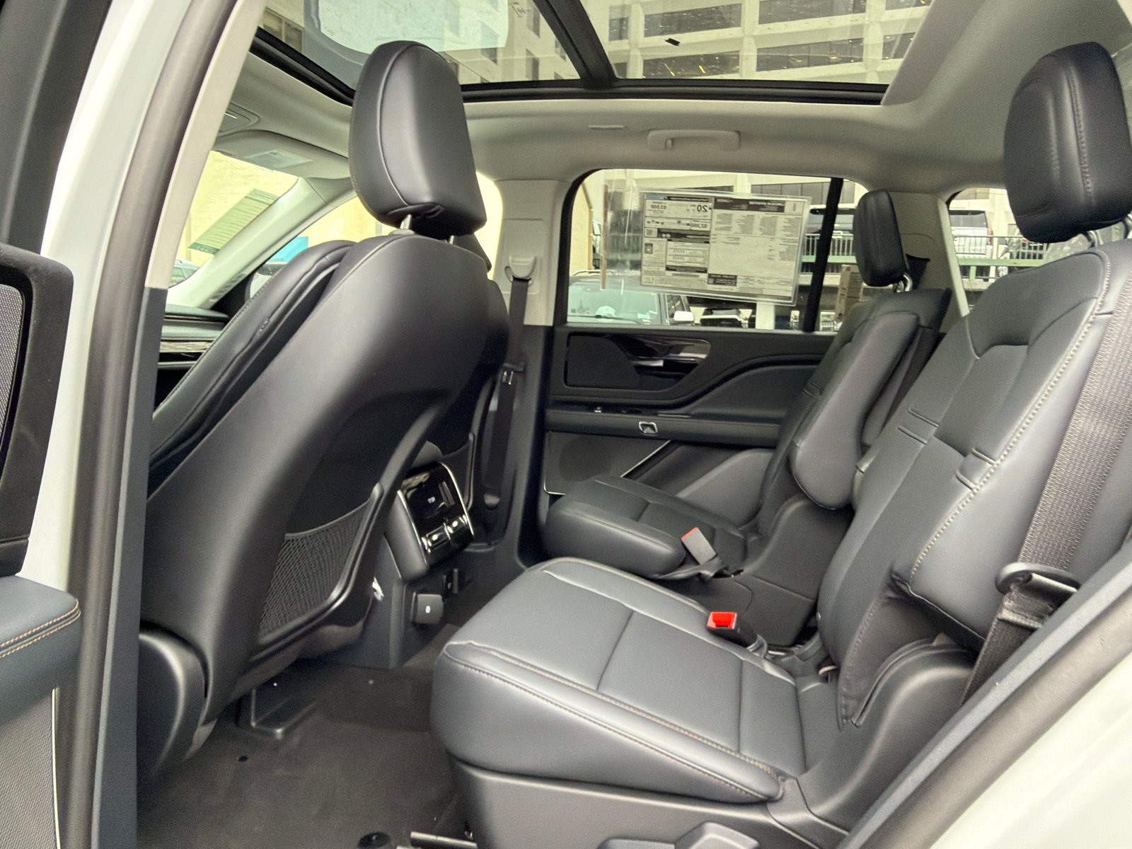 New 2027 Lincoln Aviator AWD w/ Jet Appearance Package image 22