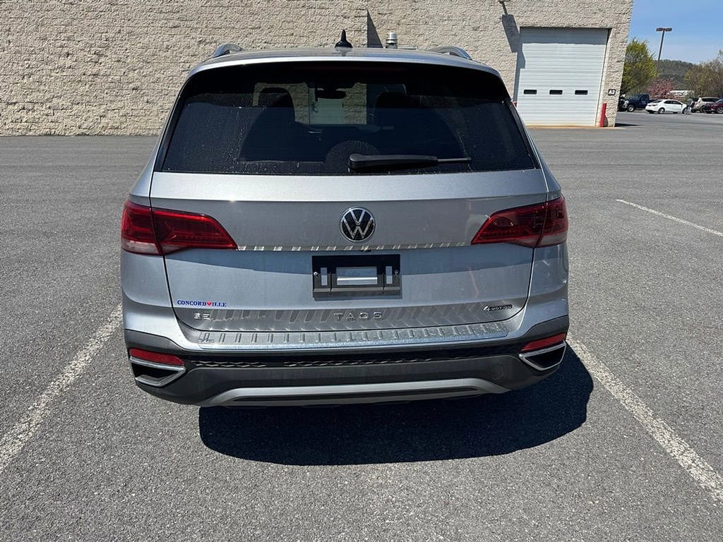 Used 2023 Volkswagen Taos SE w/ Panoramic Sunroof Package AWD/4WD image 6