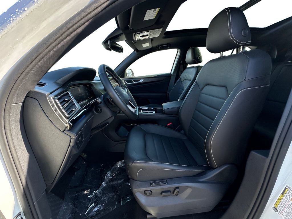 Used 2025 Volkswagen Atlas Cross Sport SEL image 9