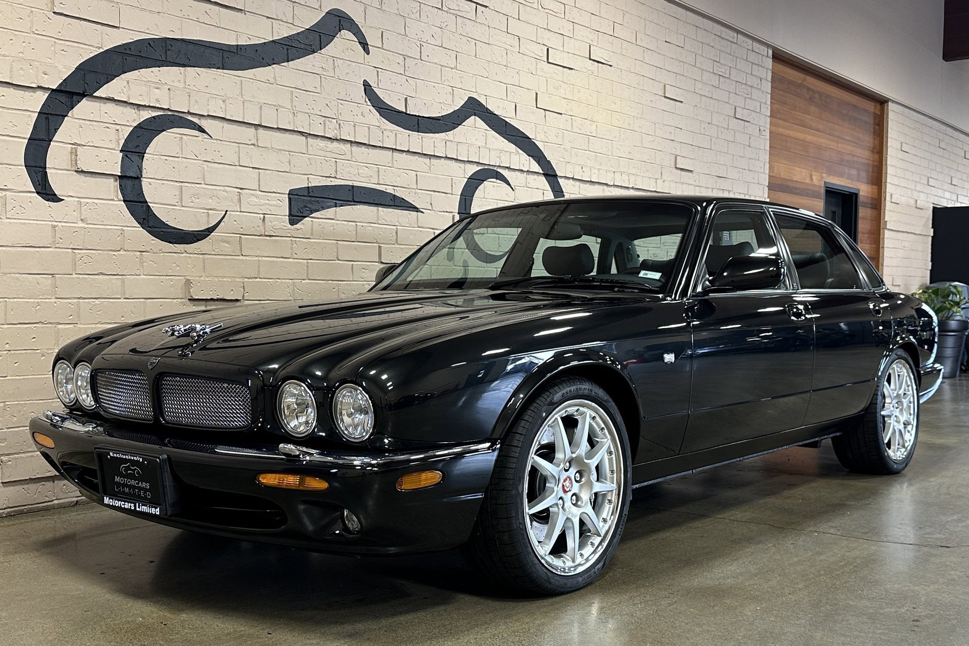 Used 2002 Jaguar XJ8 100 image 11