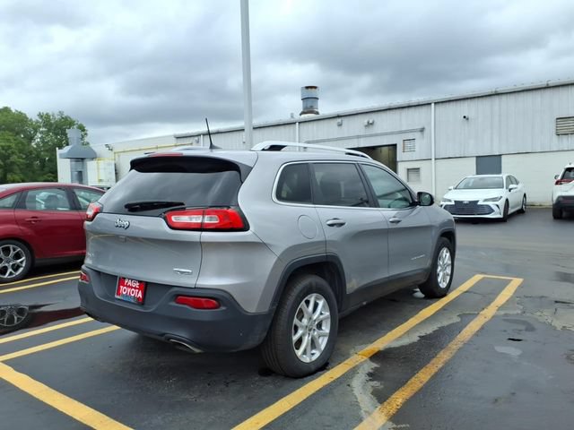 Used 2017 Jeep Cherokee Latitude w/ Cold Weather Group AWD/4WD image 7