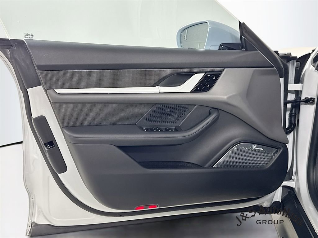 Used 2021 Porsche Taycan Turbo S image 23