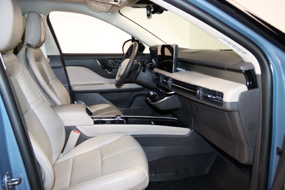 Used 2024 Lincoln Corsair AWD w/ Equipment Group 101A image 46