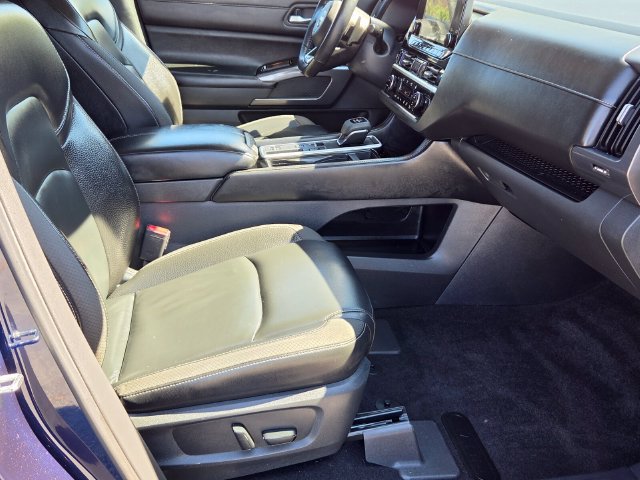 Used 2022 Nissan Pathfinder SL FWD image 18