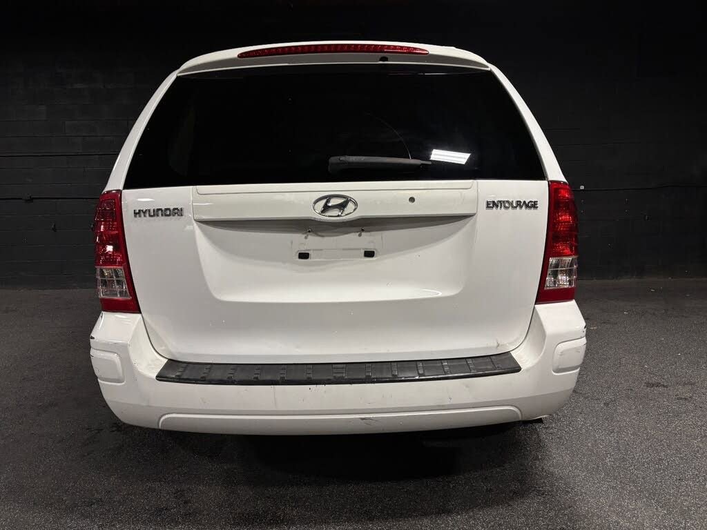 Used 2008 Hyundai Entourage image 4