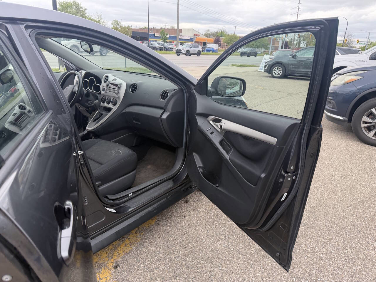 Used 2009 Pontiac Vibe w/ Preferred Package FWD image 8