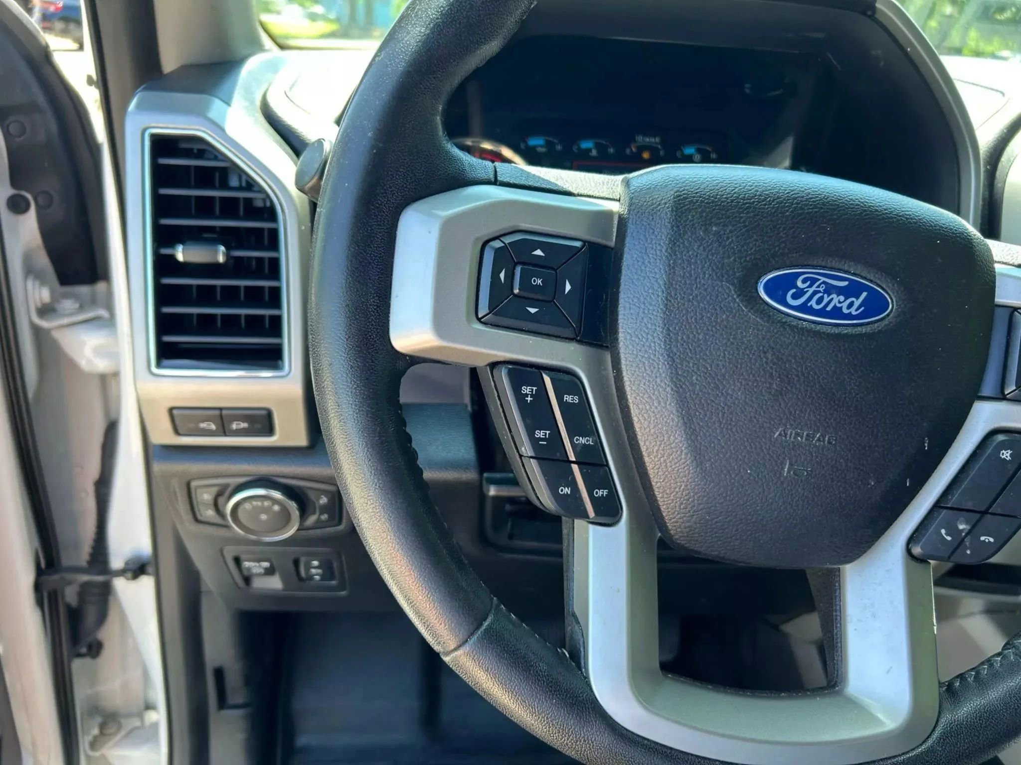 Used 2018 Ford F150 Lariat image 15