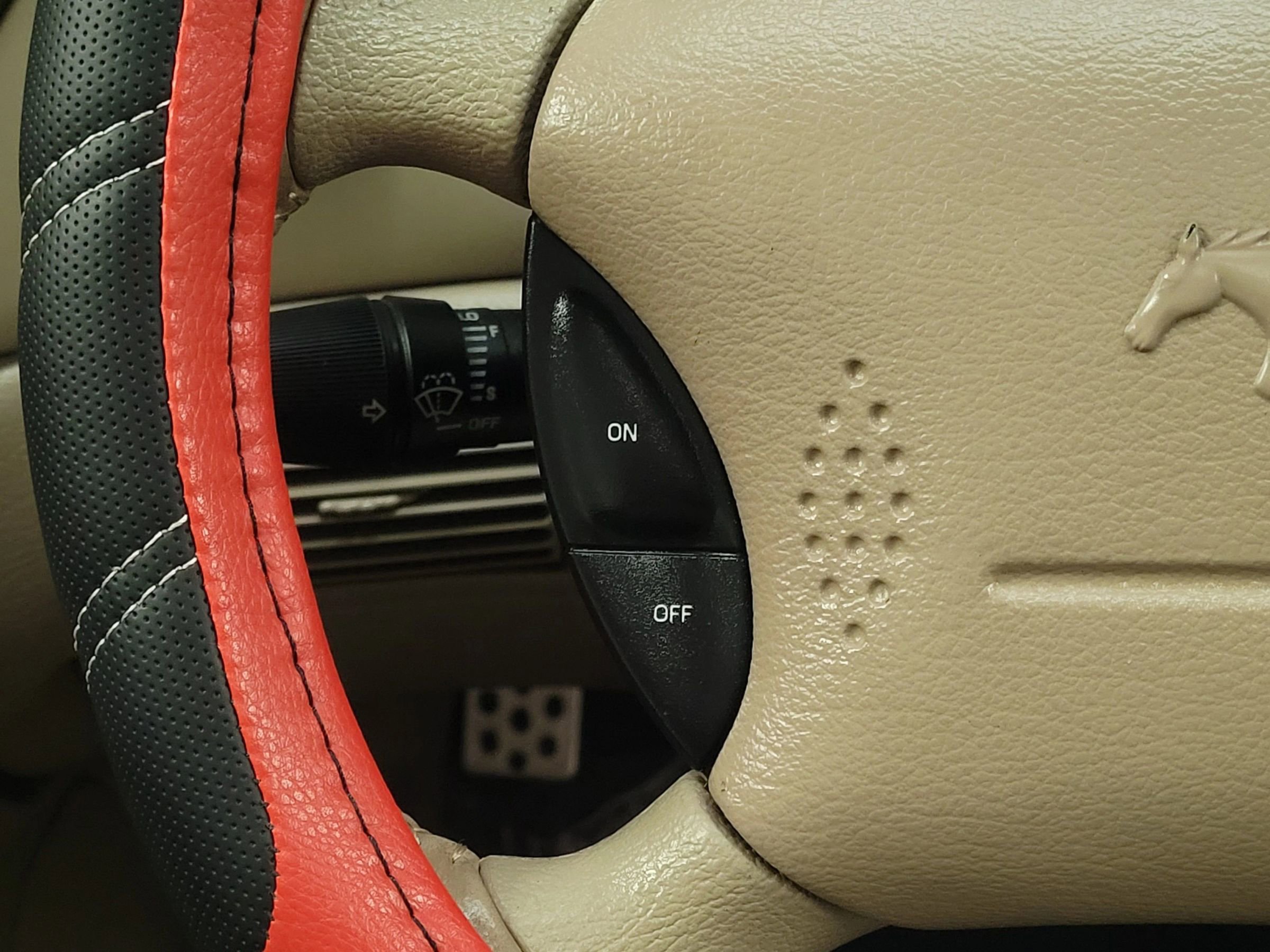 Used 2004 Ford Mustang Deluxe Convertible 2D image 33