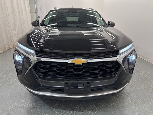 Used 2025 Chevrolet Trax LT w/ LT Convenience Package FWD image 4